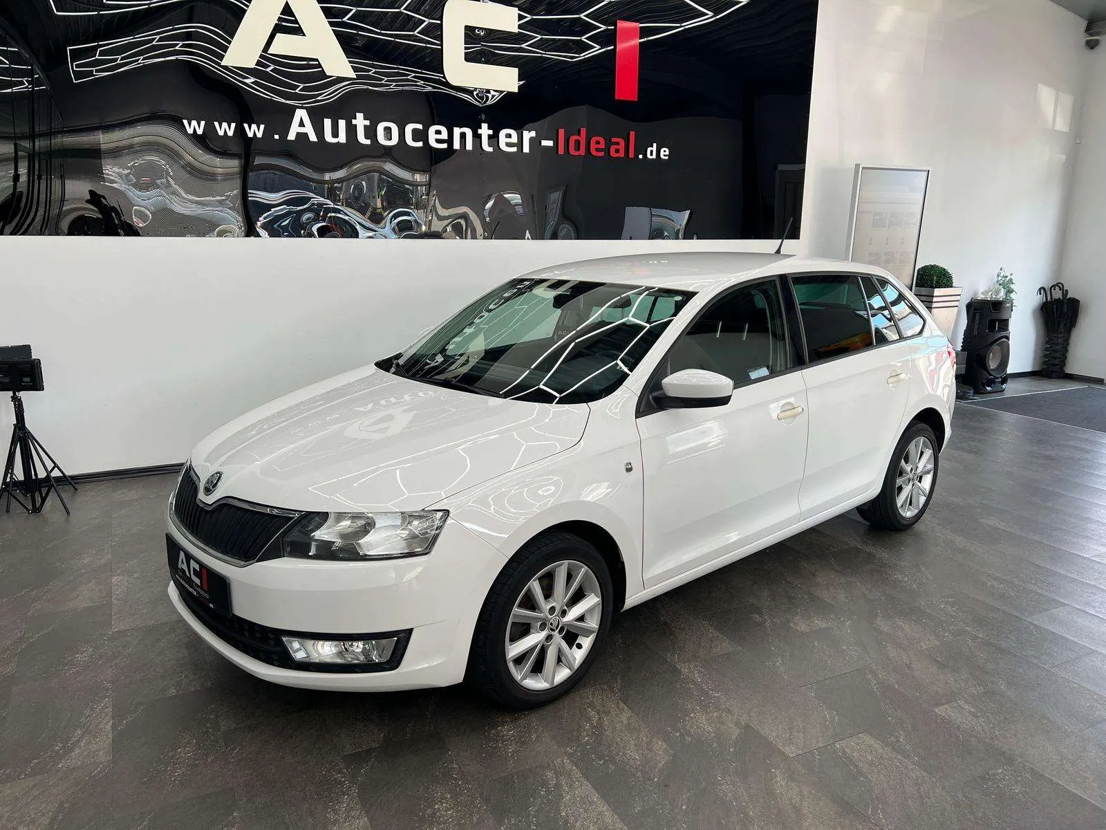 Skoda Rapid Spaceback 2014 photo 2