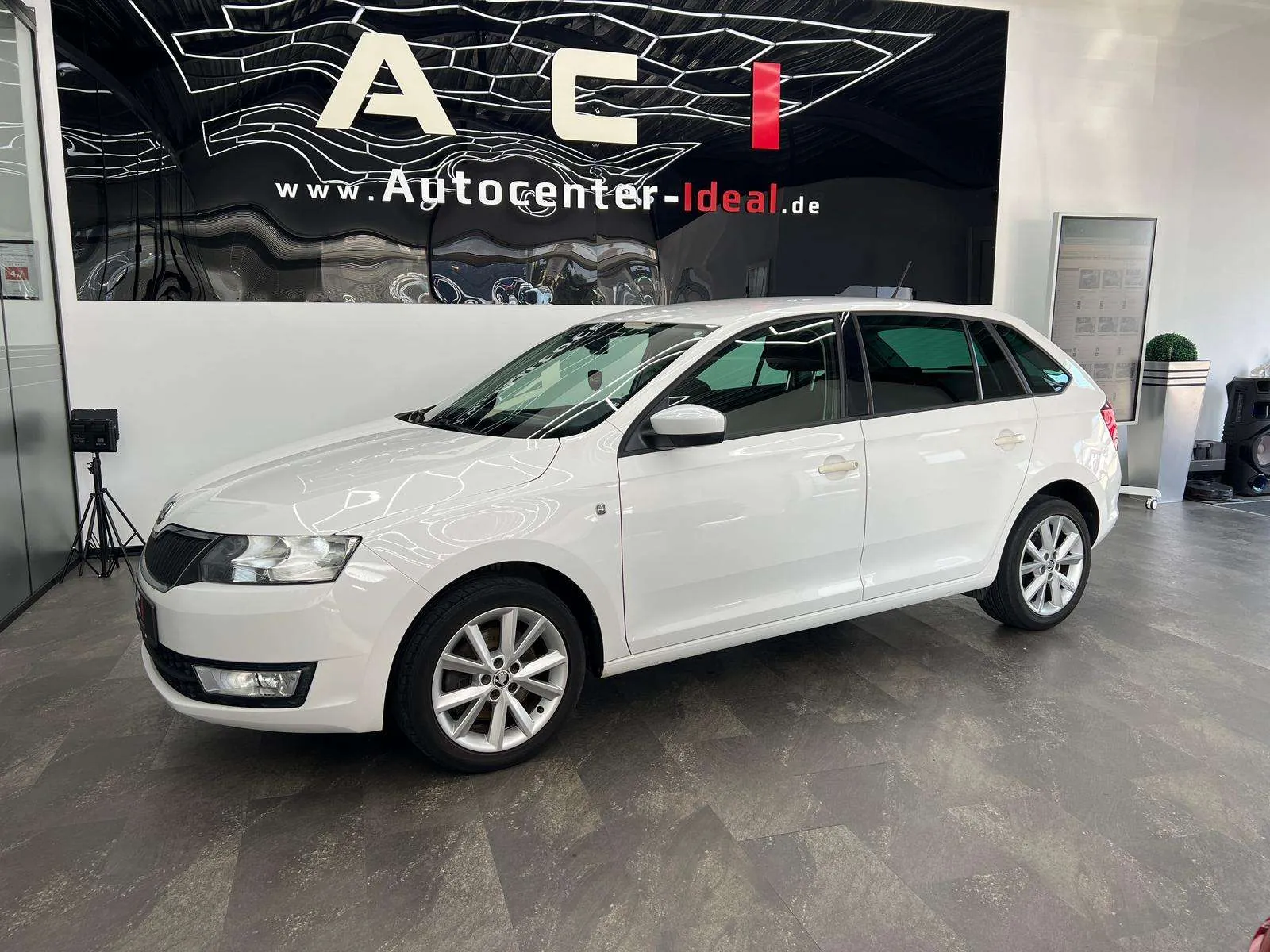 Skoda Rapid Spaceback 2014 photo 3