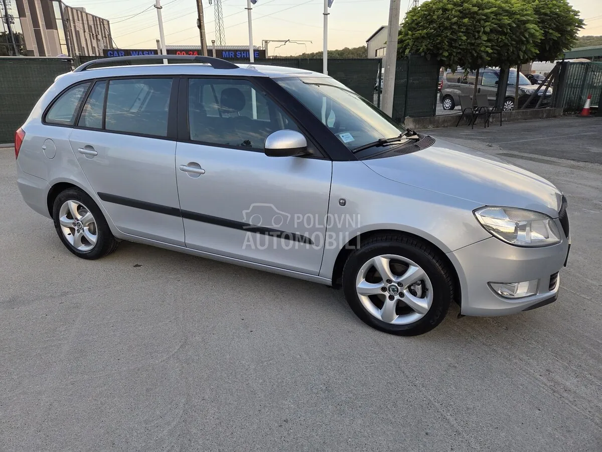 Skoda Fabia 2011 photo 5