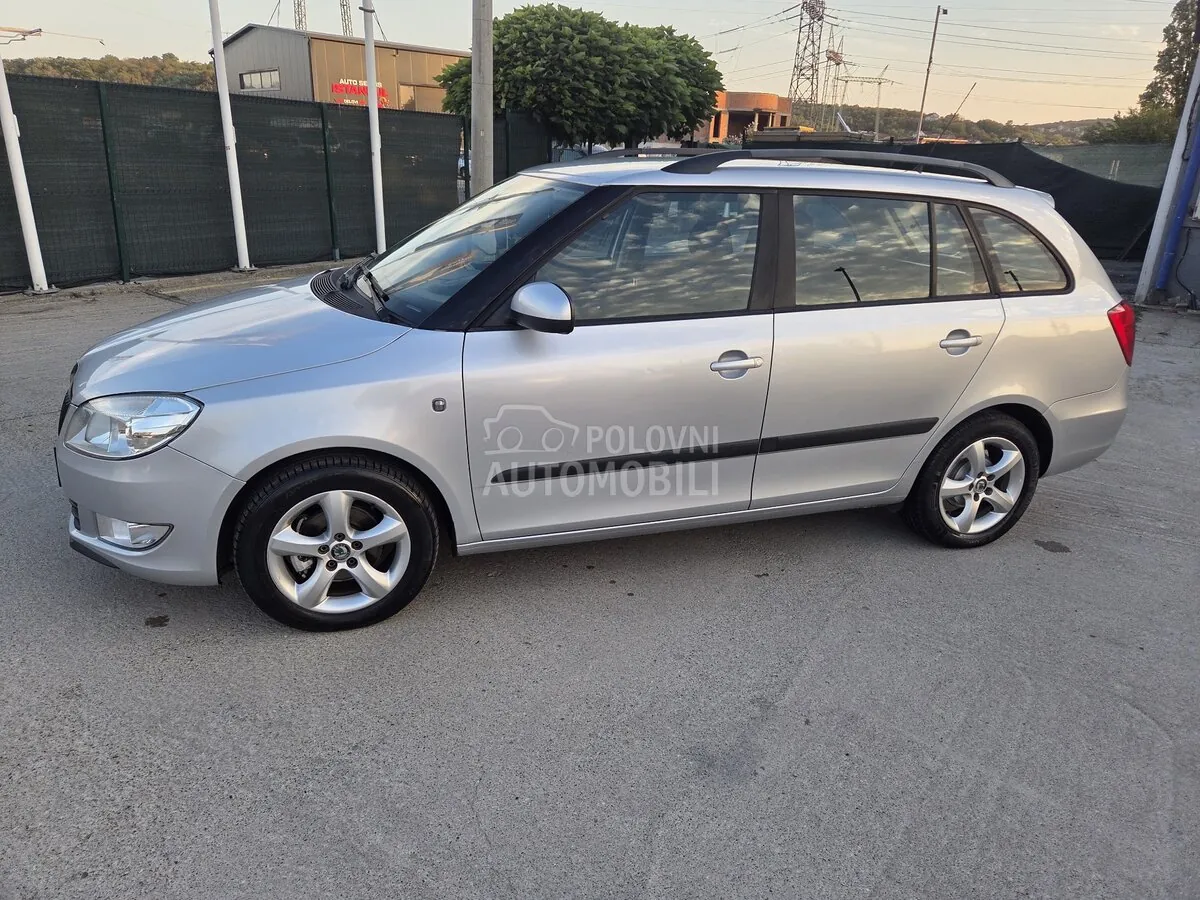 Skoda Fabia 2011 photo 2