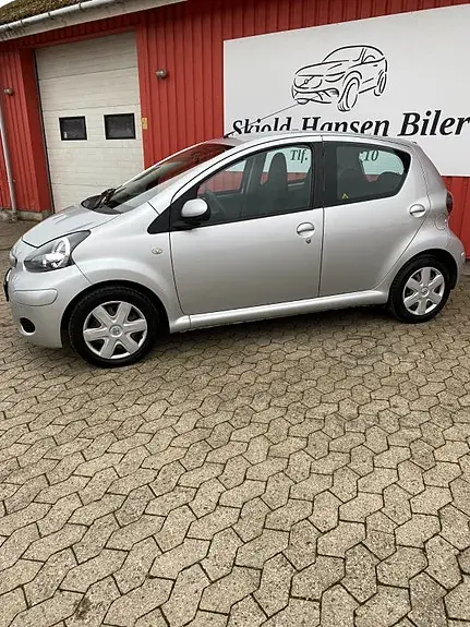 Toyota Aygo 2011 photo 2