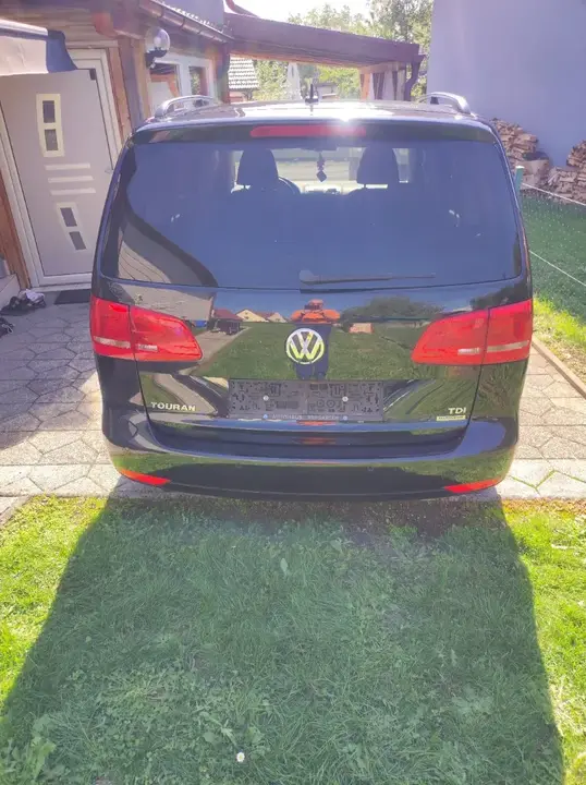 Volkswagen Touran 2012 photo 2