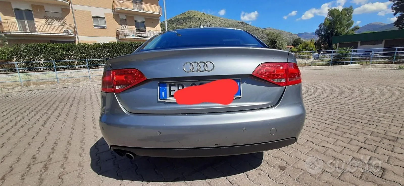 Audi A4 2012 photo 2