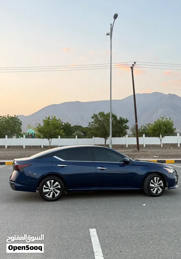 Nissan Altima 2019 photo 2