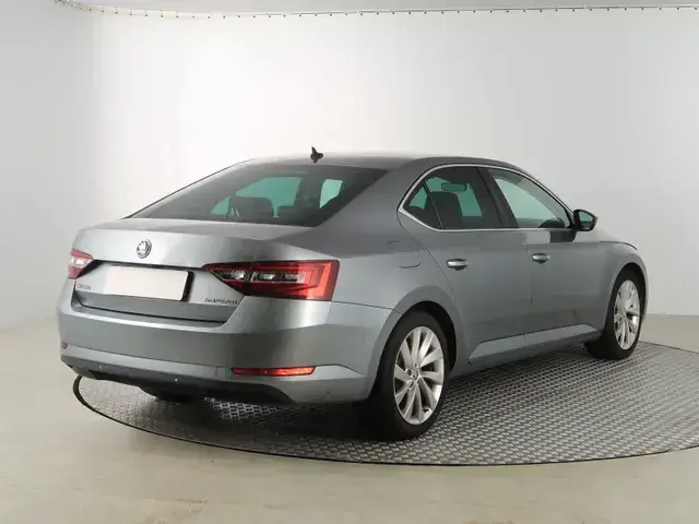 Skoda Superb 2016 photo 4