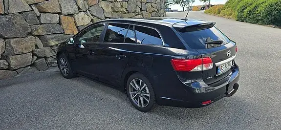 Toyota Avensis 2014 photo 4