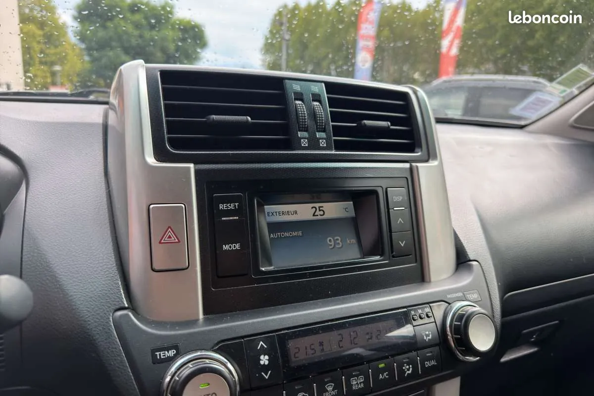 Toyota Land Cruiser 2013 photo 4