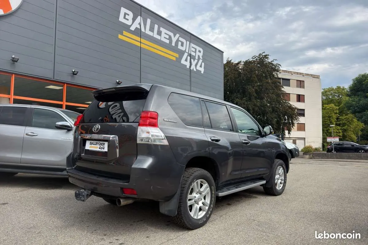 Toyota Land Cruiser 2013 photo 2