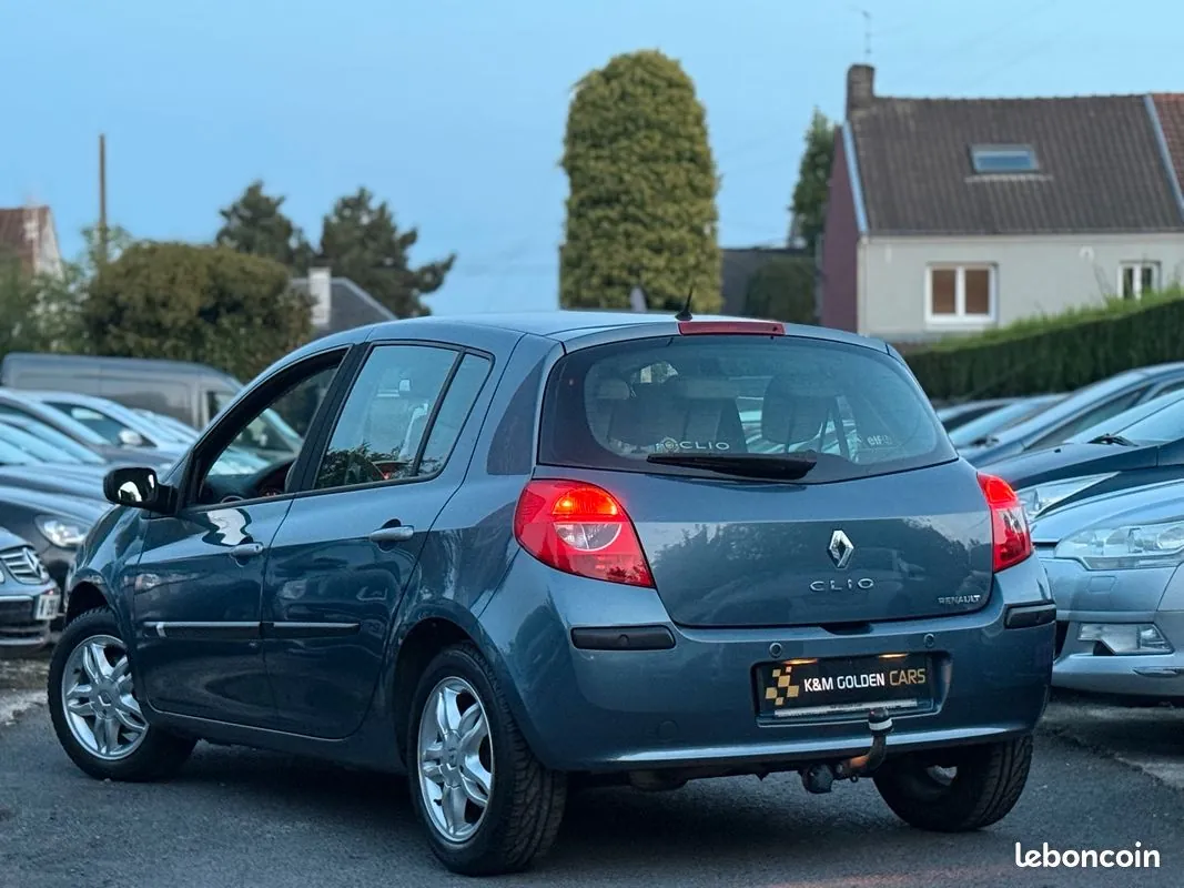 Renault Clio 2006 photo 2