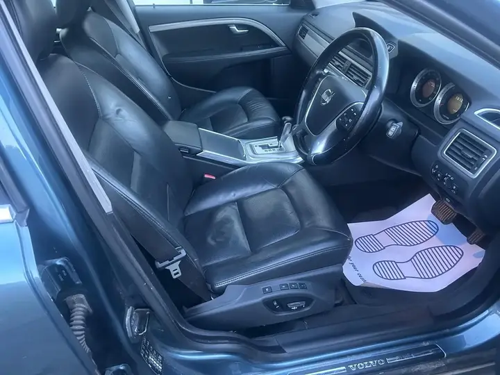 Volvo V70 2011 photo 2