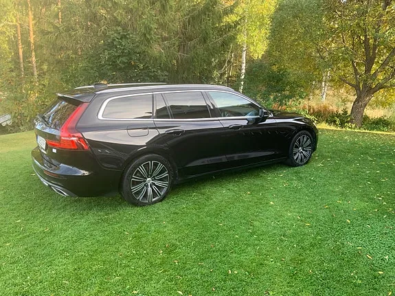 Volvo V60 2021 photo 2