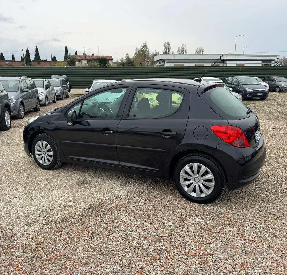 Peugeot 207 2009 photo 3