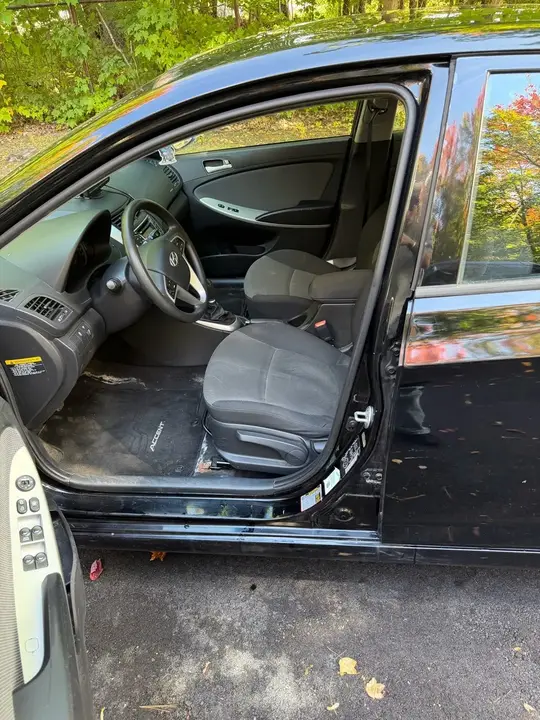 Hyundai Accent 2013 photo 3