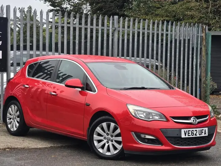 Vauxhall Astra 2013 photo 5