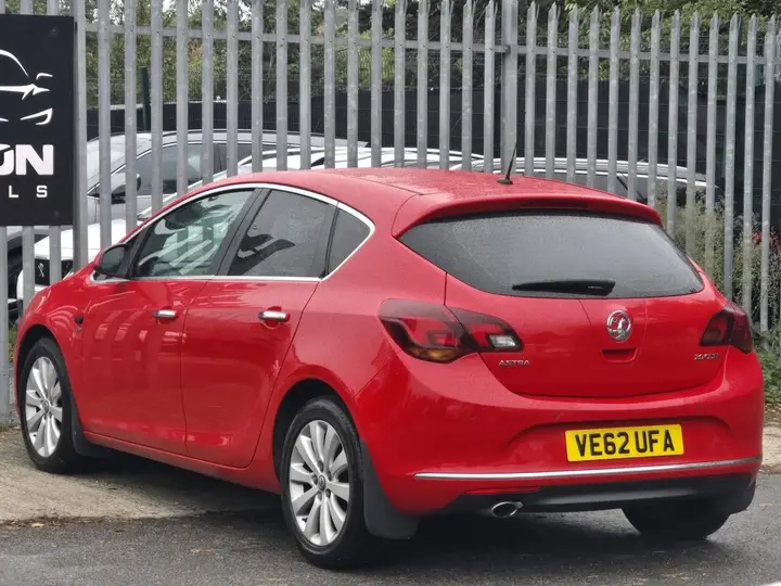Vauxhall Astra 2013 photo 4