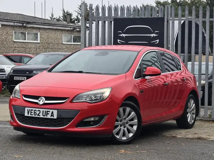 Vauxhall Astra 2013 photo 3