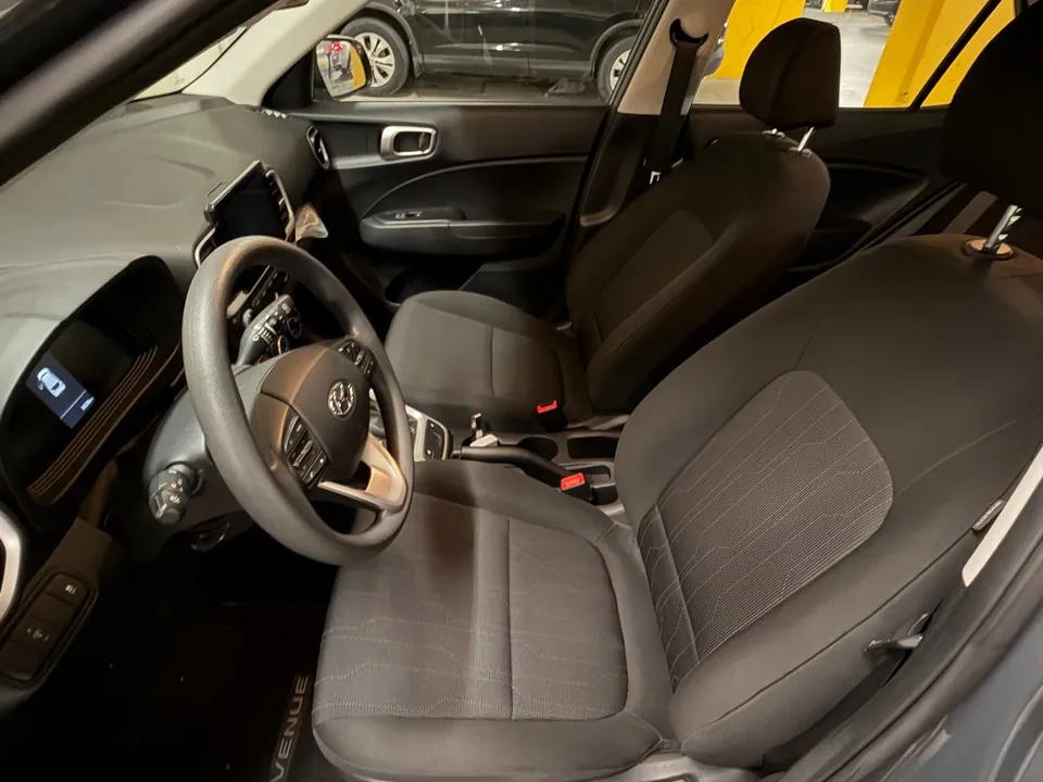 Hyundai Venue 2023 photo 2