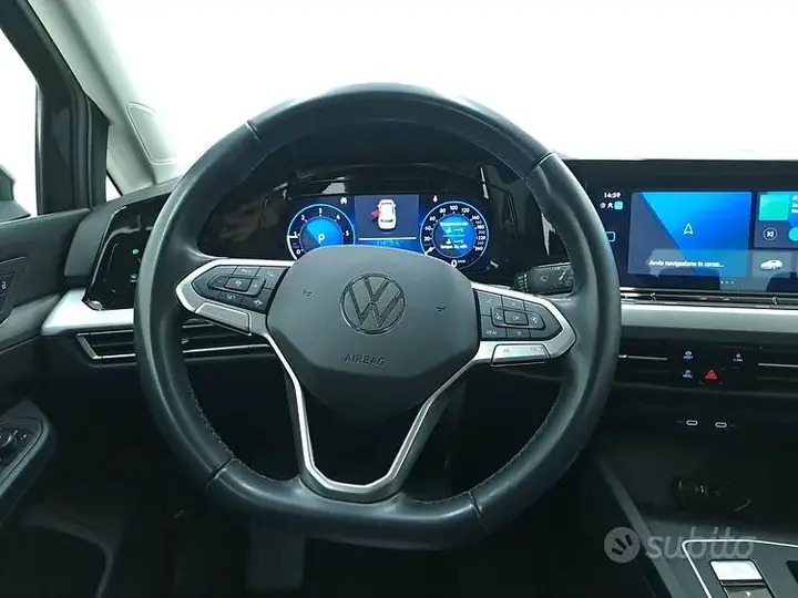 Volkswagen Golf Life 2023 photo 4