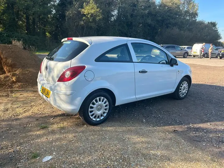Vauxhall Corsa 2010 photo 4