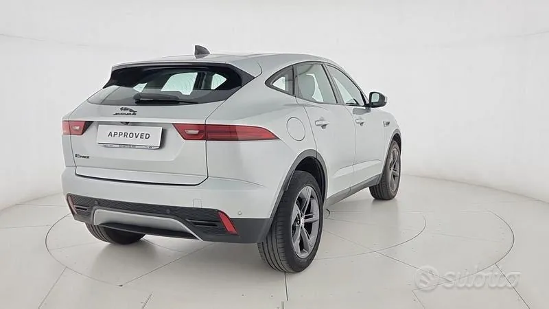 Jaguar E-Pace 2022 photo 2