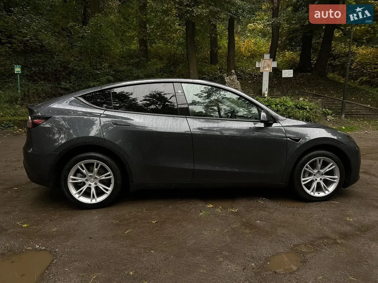 Tesla Model Y 2023 photo 2