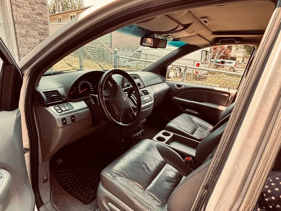 Honda Odyssey 2010 photo 3