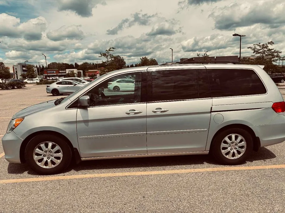 Honda Odyssey 2010 photo 2