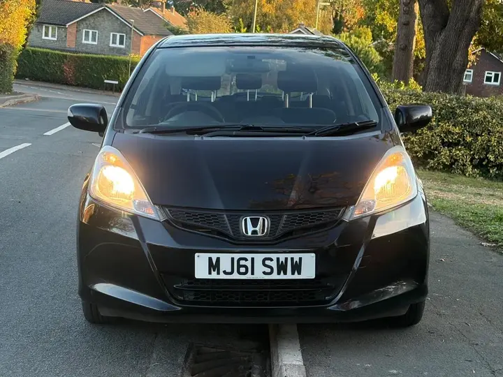 Honda Jazz 2011 photo 2