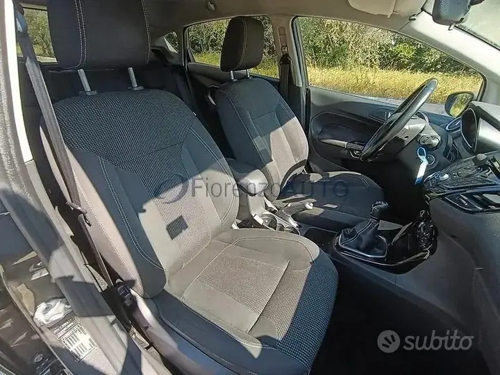 Ford Fiesta 2015 photo 2