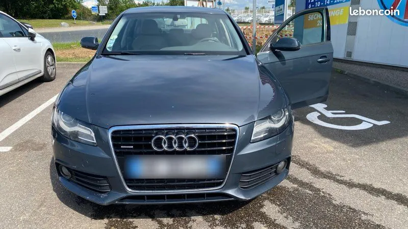 Audi A4 2010 photo 2
