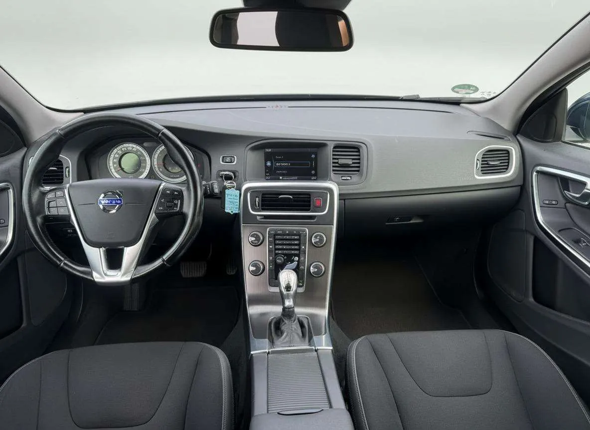 Volvo V60 2013 photo 2