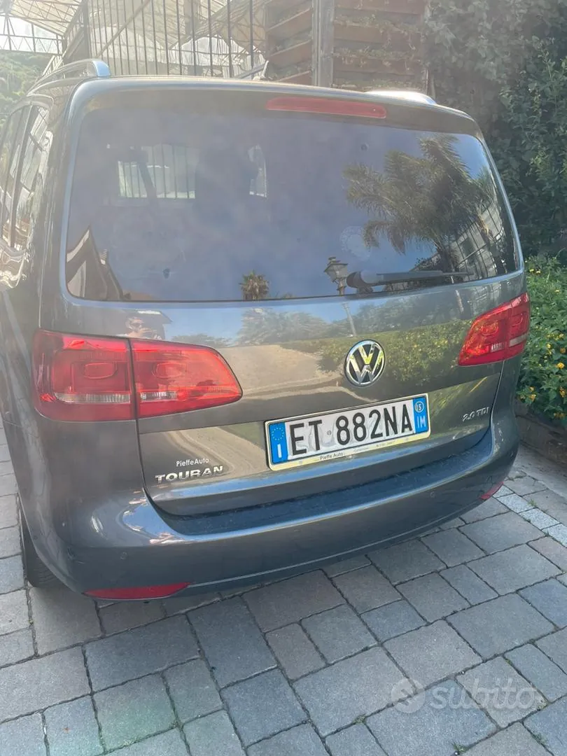 Volkswagen Touran 2015 photo 2
