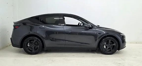 Tesla Model Y 2026 photo 4