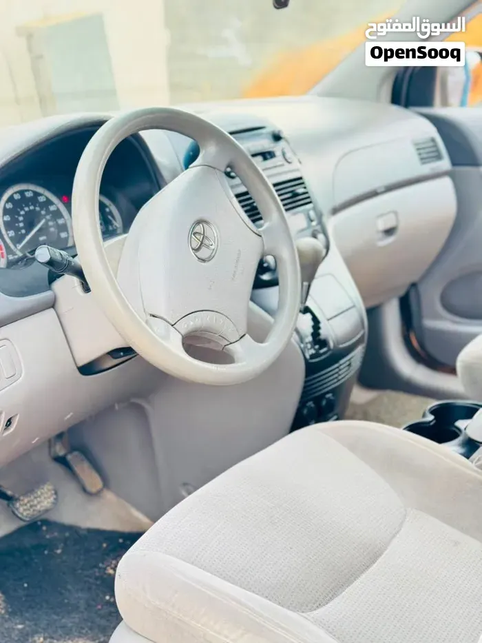 Toyota Sienna 2005 photo 2