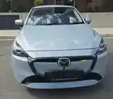 Mazda 2 2024 photo 3