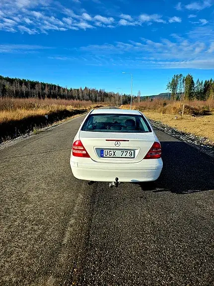 Mercedes-Benz C180 2004 photo 3