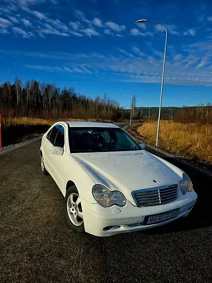 Mercedes-Benz C180 2004 photo 4