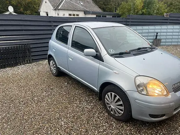 Toyota Yaris 2004 photo 3