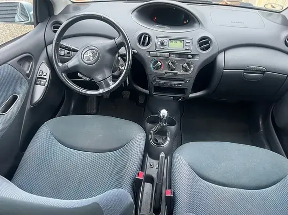 Toyota Yaris 2004 photo 5