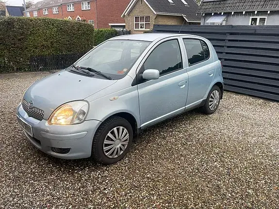 Toyota Yaris 2004 photo 2