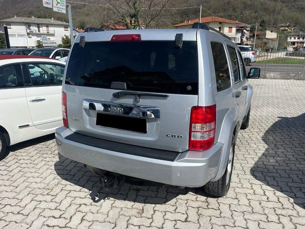 Jeep Cherokee 2010 photo 4