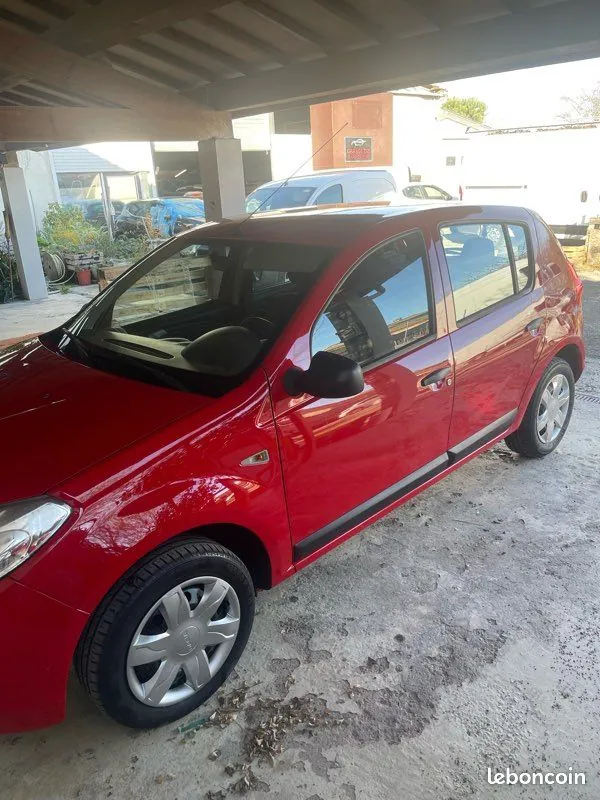 Dacia Sandero 2010 photo 3