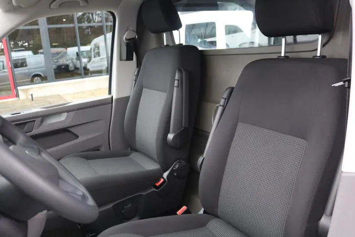 Volkswagen Transporter 2022 photo 2