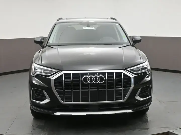 Audi Q3 2022 photo 2