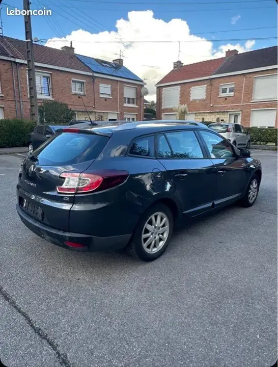 Renault Megane 2011 photo 2
