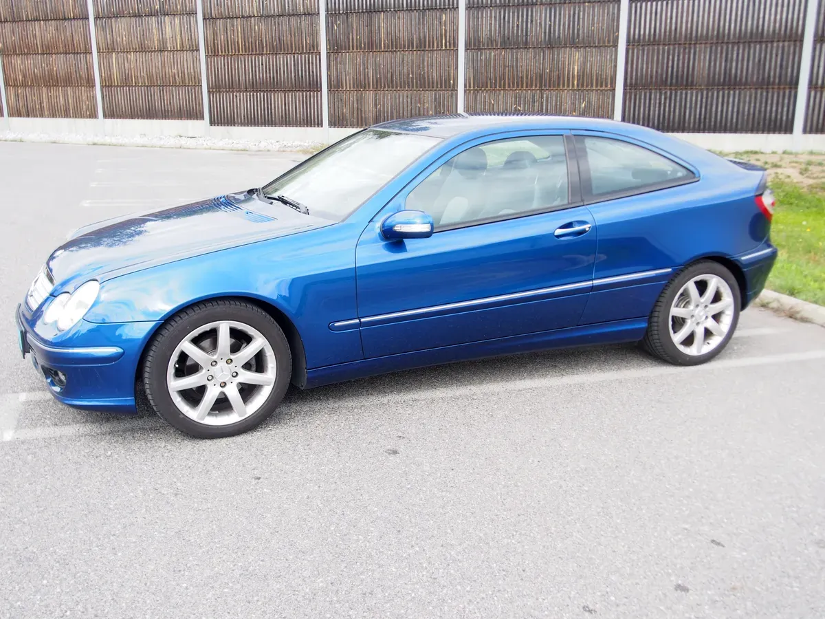 Mercedes-Benz C-Class 2006 photo 2