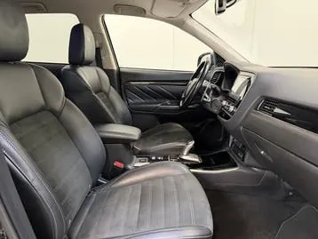 Mitsubishi Outlander 2020 photo 2