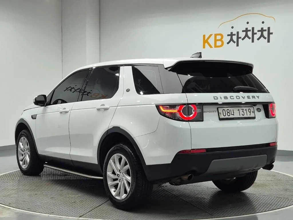 Land Rover Discovery Sport 2018 photo 2
