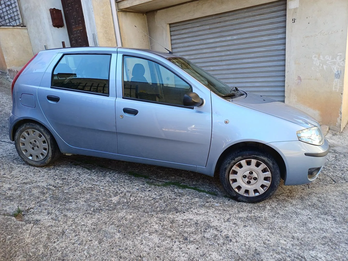 Fiat Punto 2010 photo 2