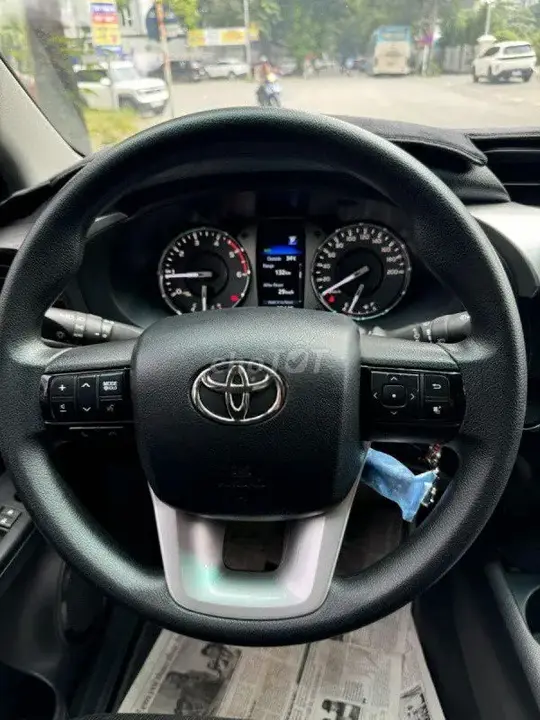 Toyota Hilux 2024 photo 4